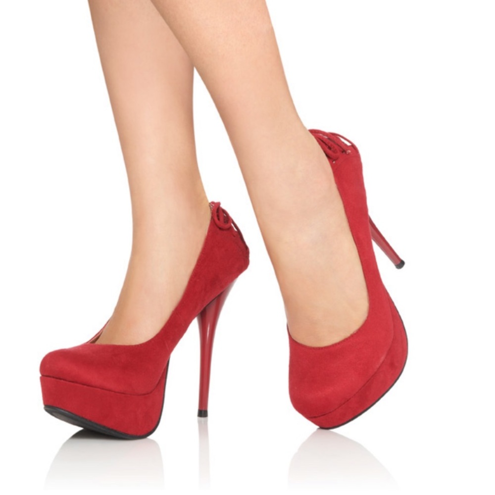 Hot red heels! 👠